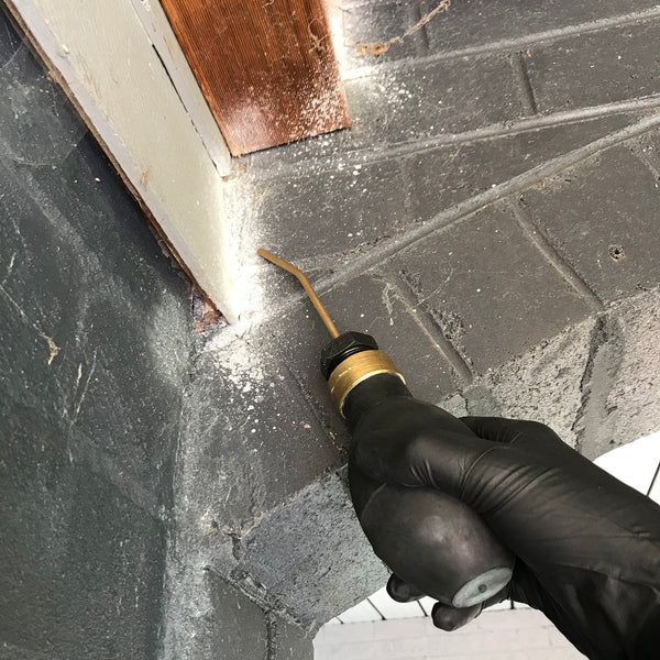 Permethrin Dust applying to weatherboards